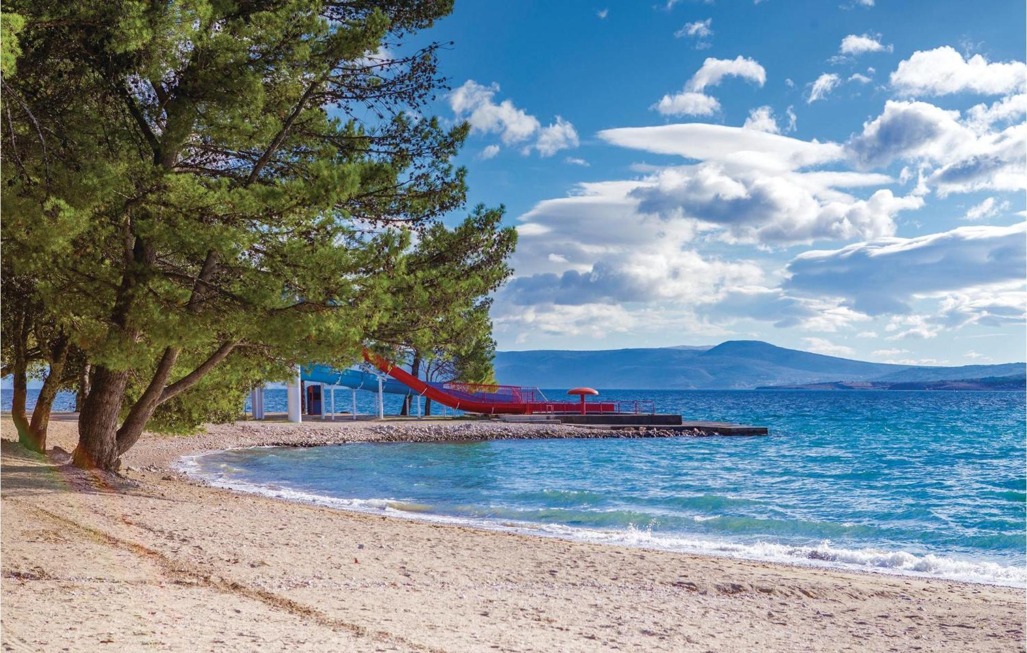 Nice apartment in Crikvenica with 1 Bedrooms&WiFi Buitenkant foto