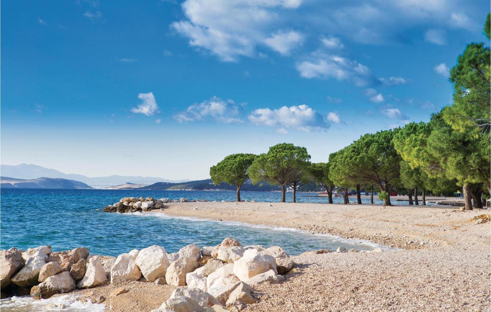 Nice apartment in Crikvenica with 1 Bedrooms&WiFi Buitenkant foto