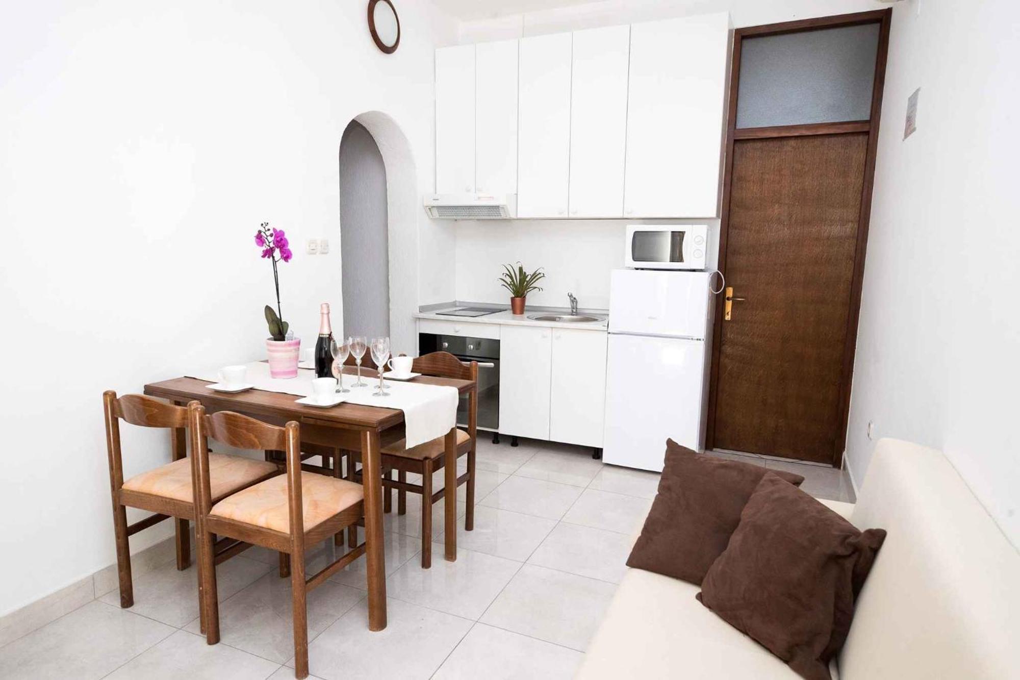 Nice apartment in Crikvenica with 1 Bedrooms&WiFi Kamer foto